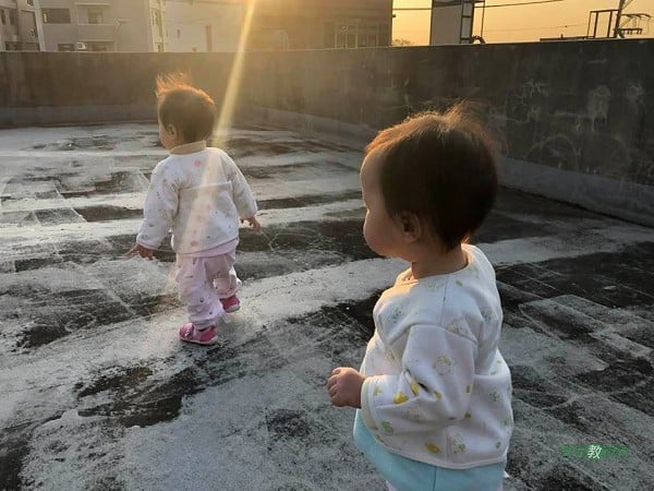 小朋友放風
