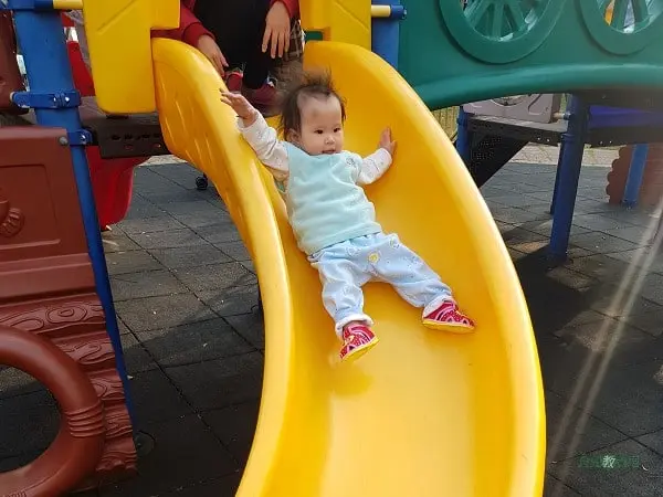 溜滑梯