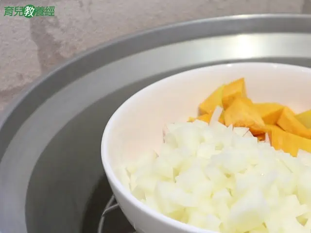 南瓜馬鈴薯濃湯製作步驟食材蒸熟 