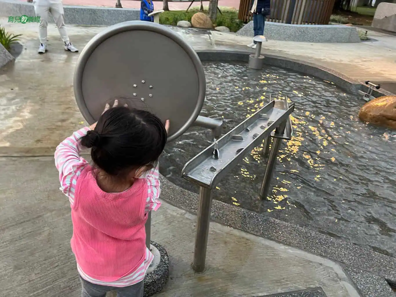 光明公園 水樹遊戲島區 機關