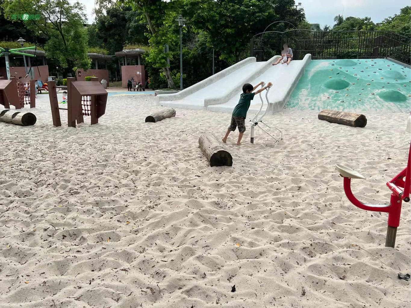 新勢公園 溜滑梯大沙坑