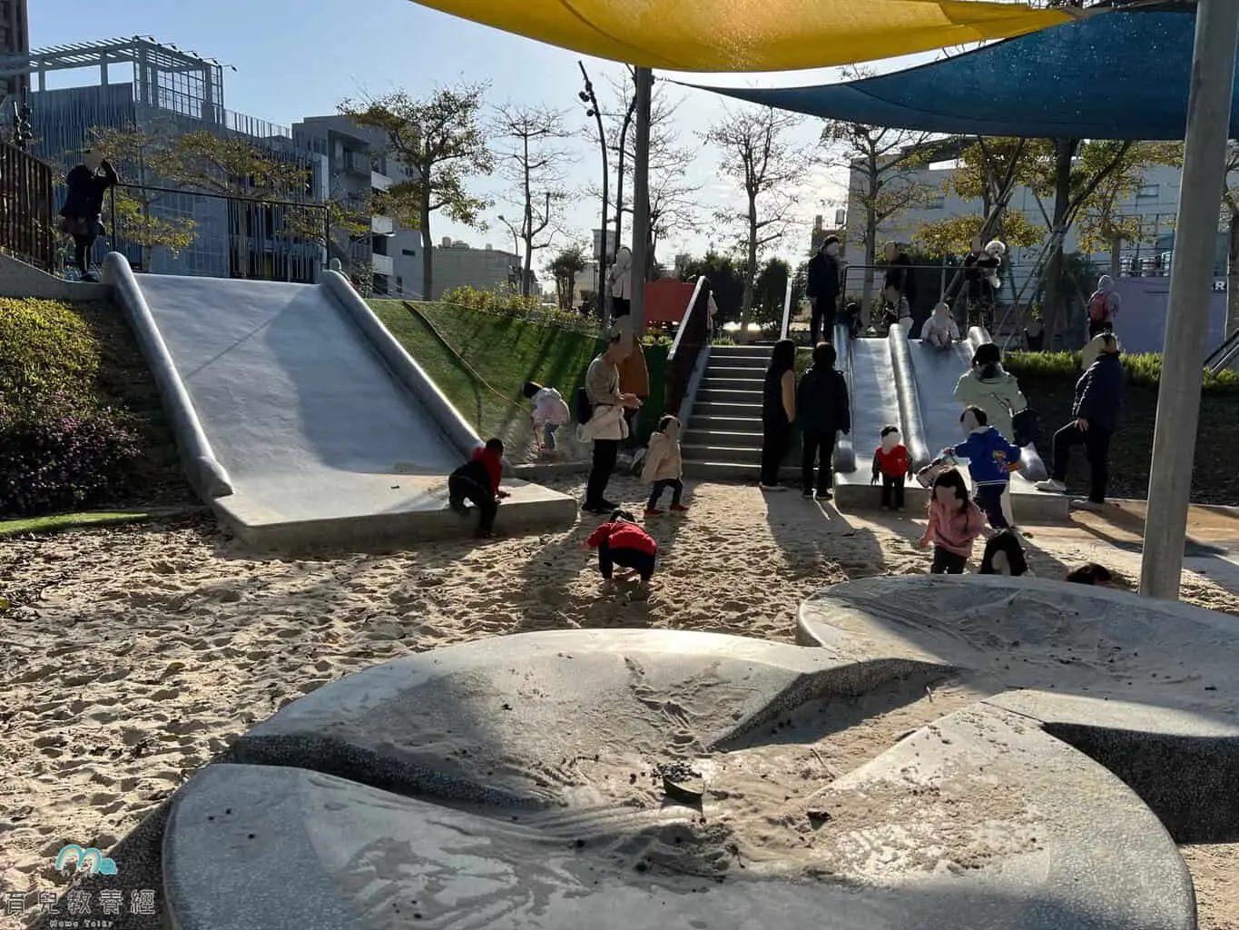 龍潭運動公園兒童遊戲場 台地共融沙坑與共融溜滑梯