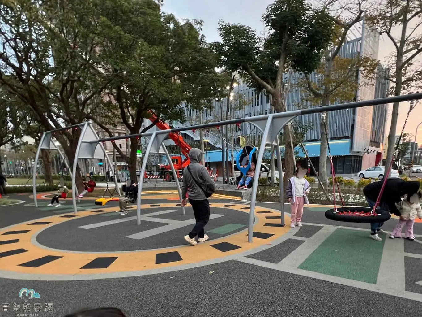 龍潭運動公園兒童遊戲場 擺盪直升機鞦韆