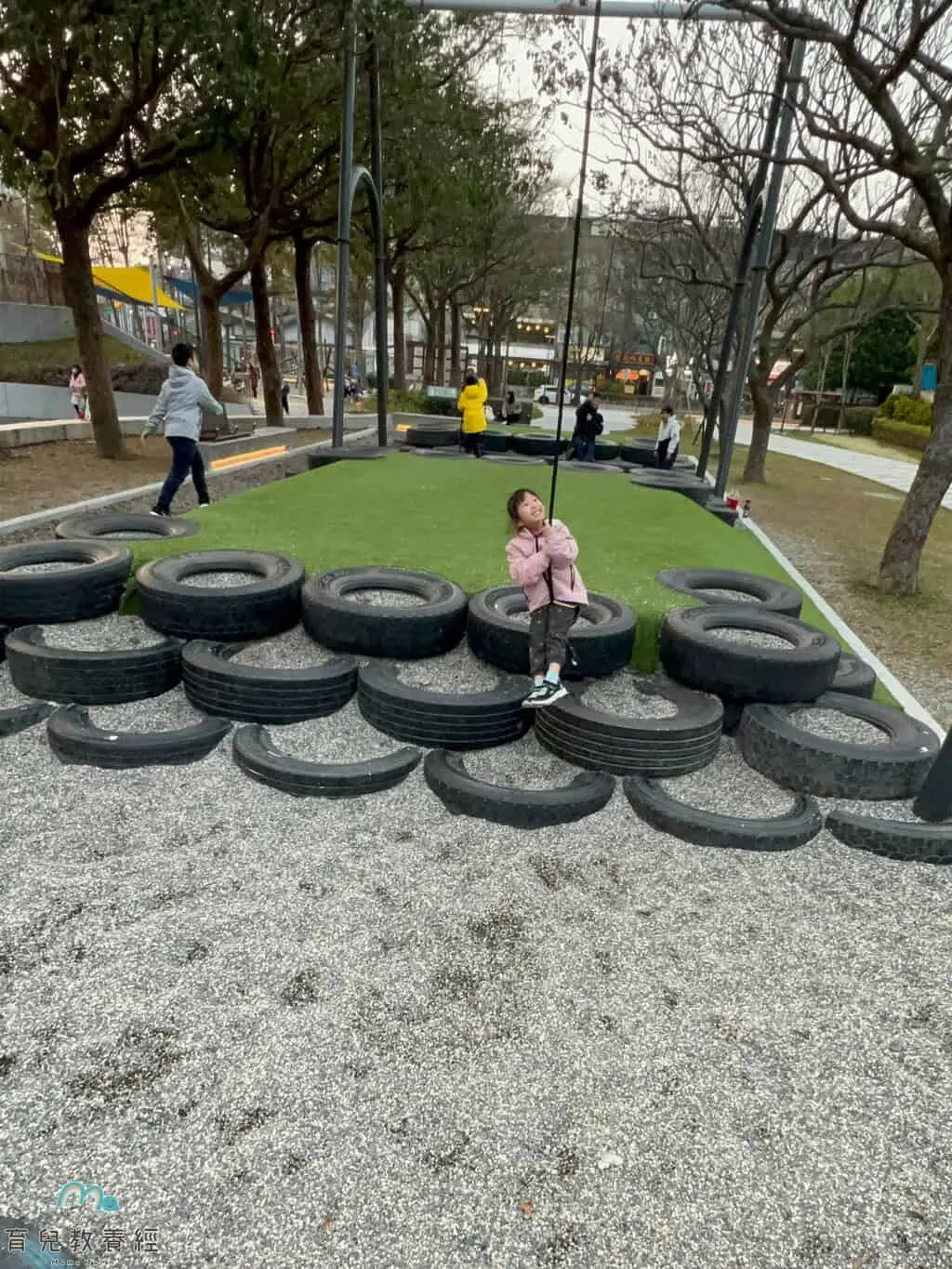 龍潭運動公園兒童遊戲場 綠蔭體能擺盪