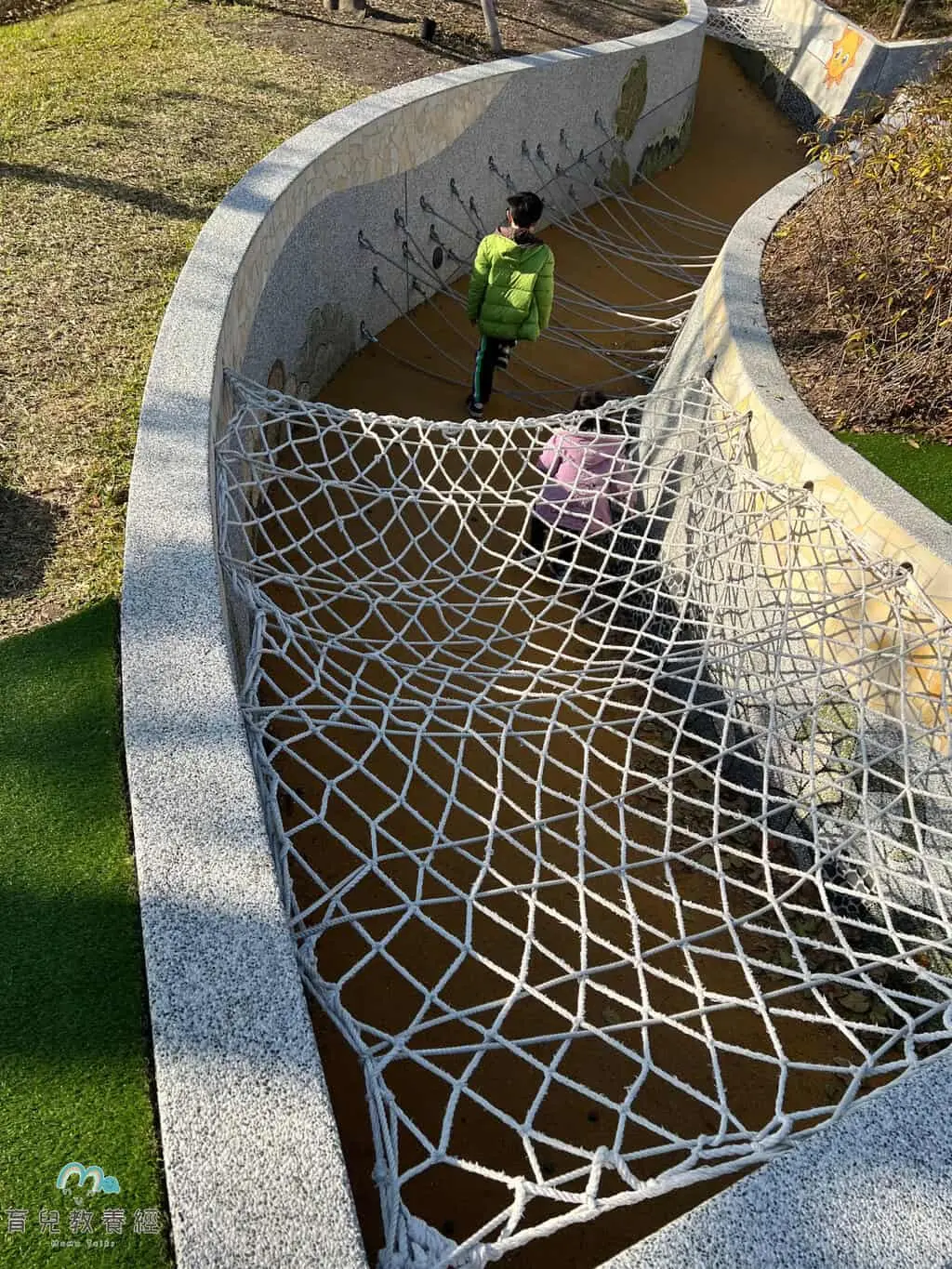 龍潭運動公園兒童遊戲場壕溝空間
