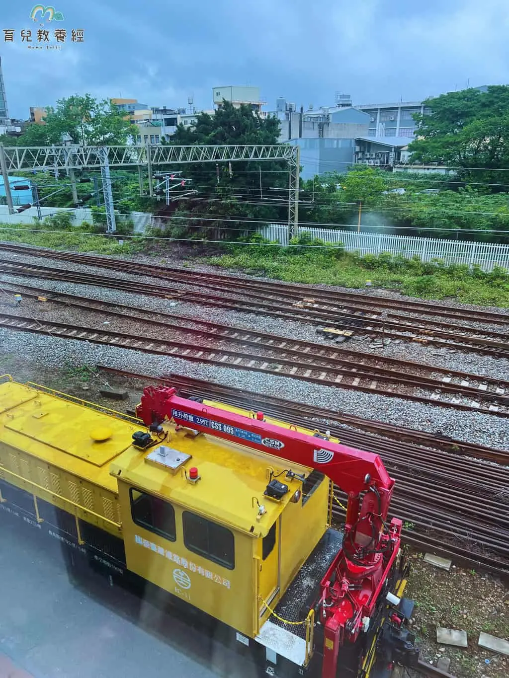 苗栗火車頭園區 列車展示館 2樓 往窗外看