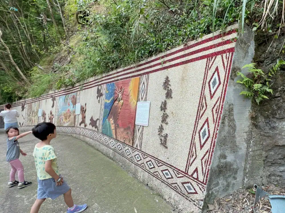 小烏來風景區往天空步道路上